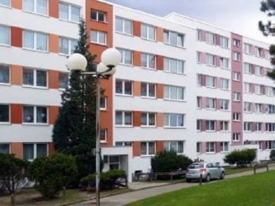 Kerpen residential district (near Cologne): By fitting the 76 mm system with triple glazing, Kochs GmbH could meet the demands and keep within the tight cost constraints.